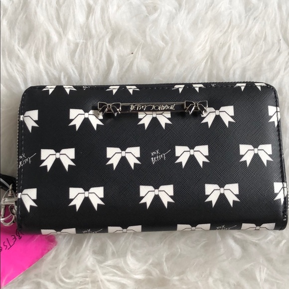 Betsey Johnson Handbags - Betsey Johnson wristlet Wallet Black/ Bow prints